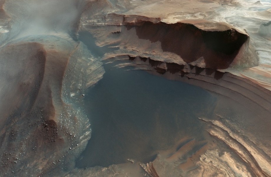 06.-Mars-as-recorded-by-HiRise-on-Orbitor-HIDDEN-UNIVERSE-960x700